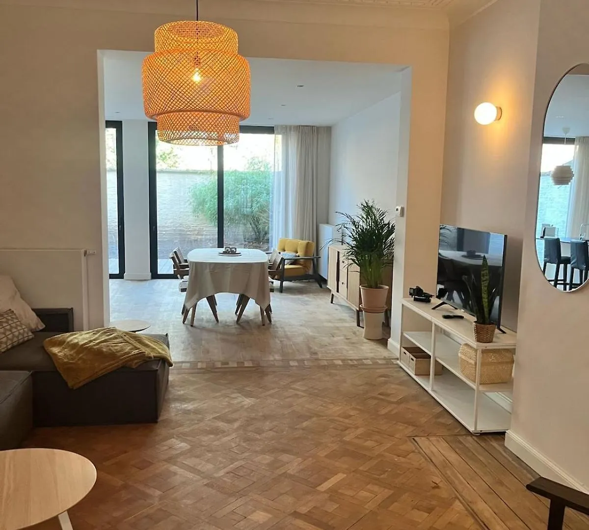 Completely Renovated Apartment アントウェルペン 0*,