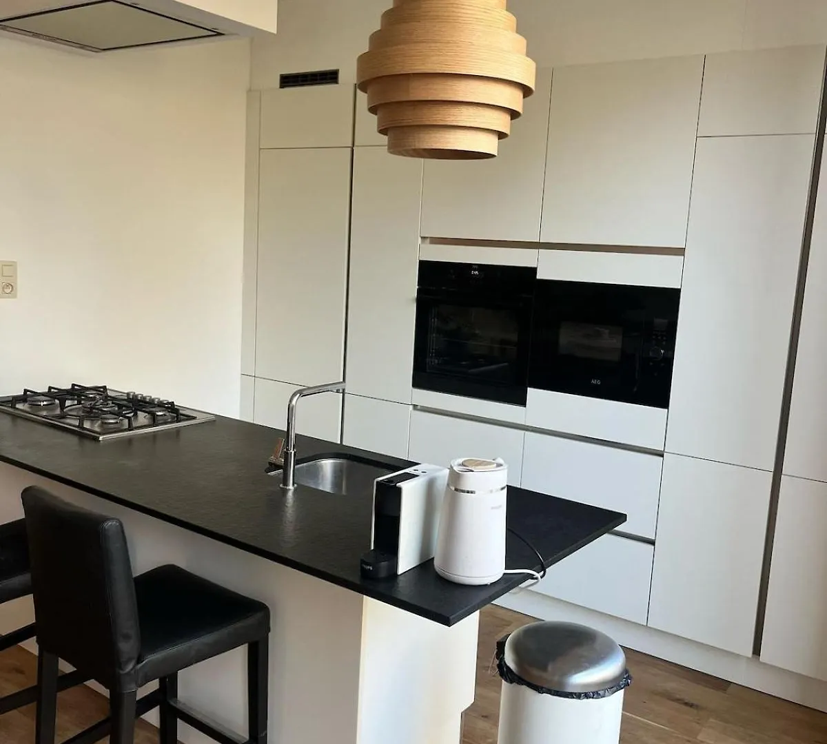 Completely Renovated Apartment アントウェルペン